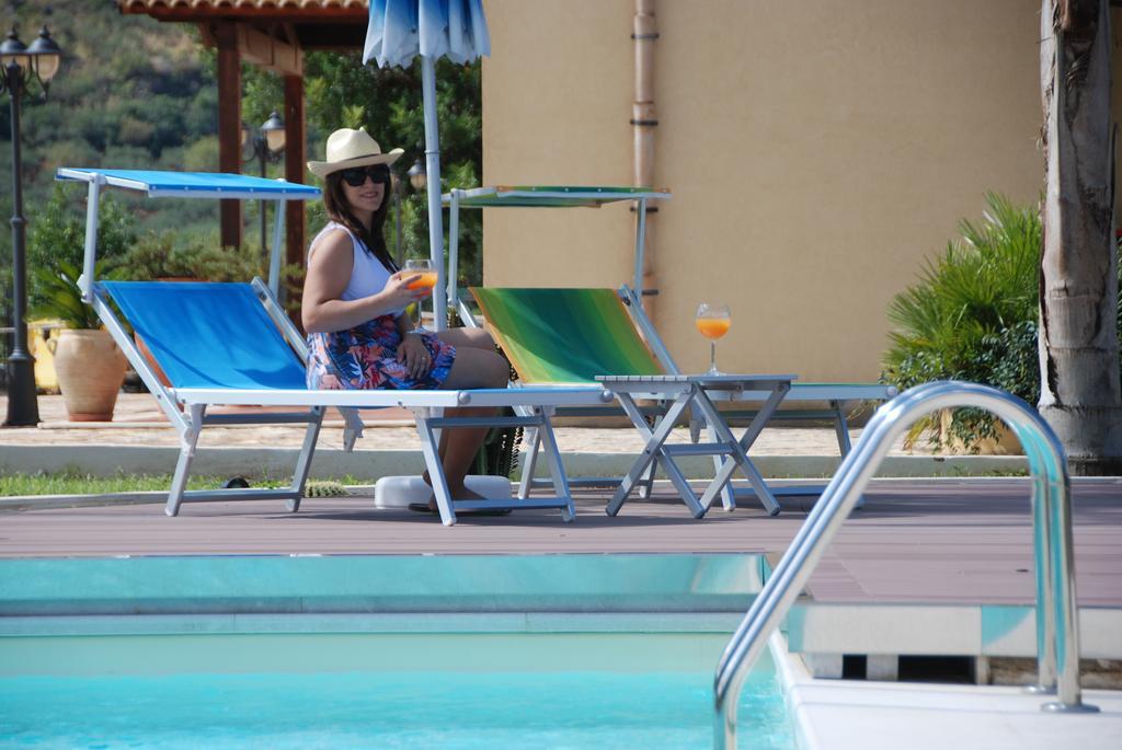 Hotel Oasi Da Paolo Castelluzzo Luaran gambar