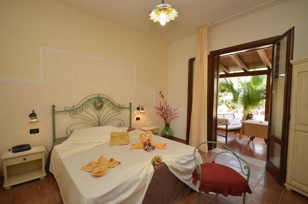 Hotel Oasi Da Paolo Castelluzzo Luaran gambar