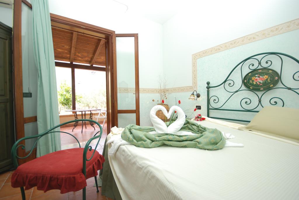 Hotel Oasi Da Paolo Castelluzzo Luaran gambar